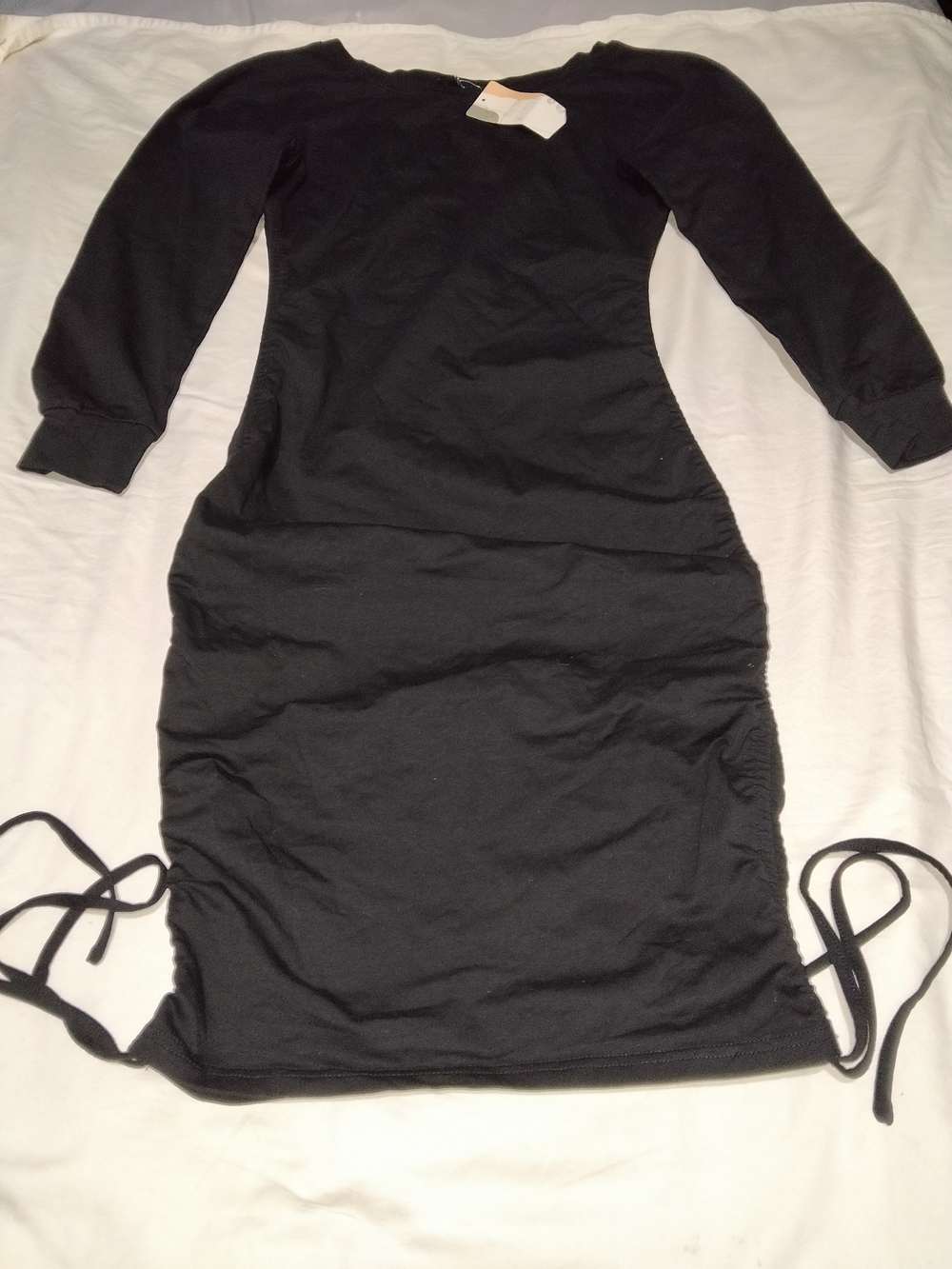 Black Long-Sleeve Ruched Side Midi Dress